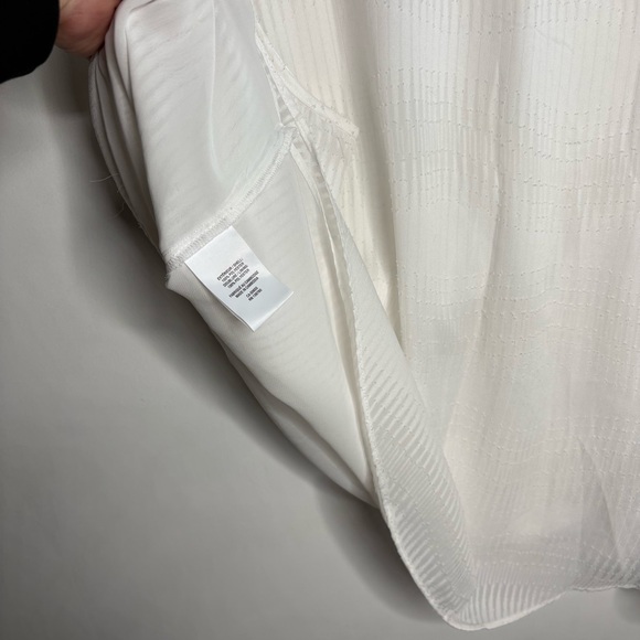 Elegant Cream Sleeveless Top - Picture 7 of 10